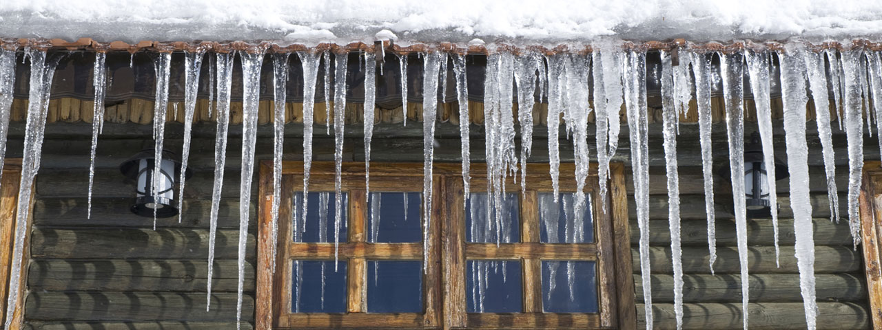 Spray foam prevents ice dams by providing proper insulation in Chicago attic spaces Spray foam prevents ice dams by providing proper insulation in Chicago attic spaces